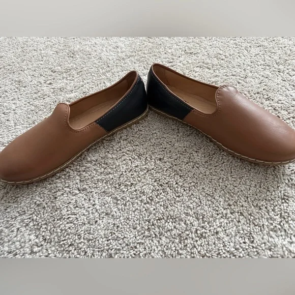 Charix Camel Black Leather Slip-On Shoes Size 40 NWOB - Picture 4 of 9